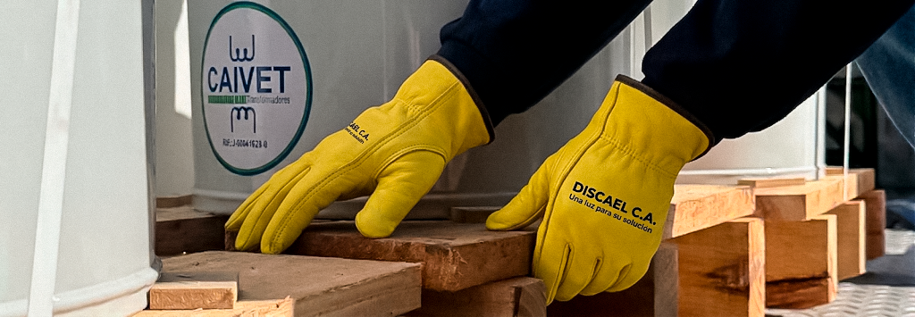 Equipo e instalaciones de Discael, distribuidor de materiales eléctricos en Venezuela
