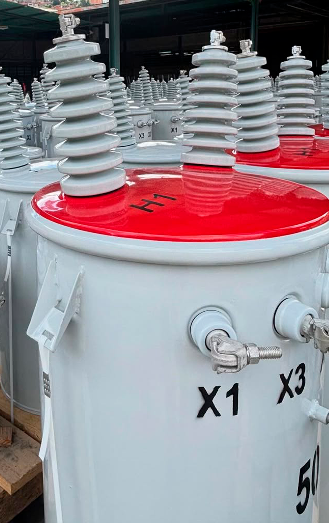 Almacén con stock de materiales eléctricos
